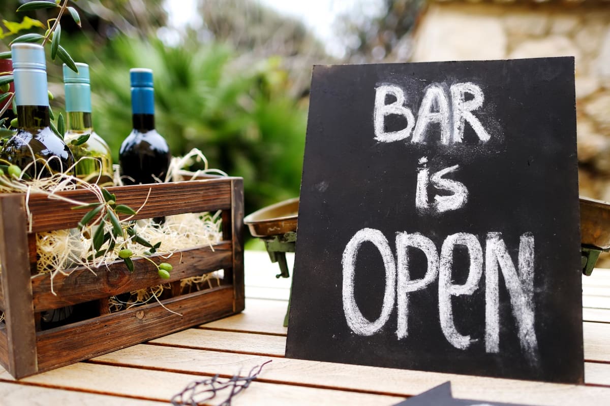Wedding Costs 2026: DJ Rates, Open Bar, and Hidden Fees