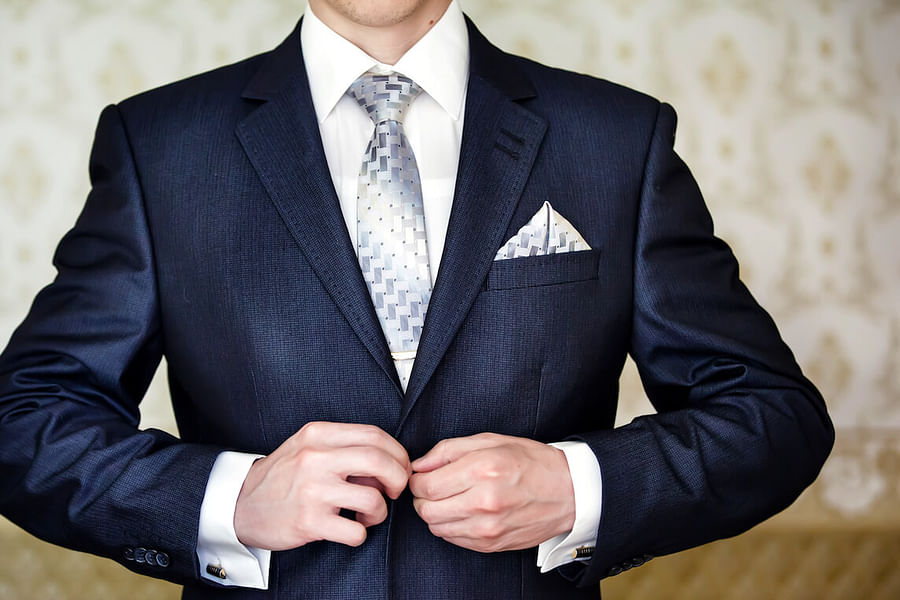 asymmetrical three-point pocket square fold