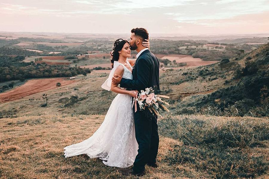 wedding photographer in action