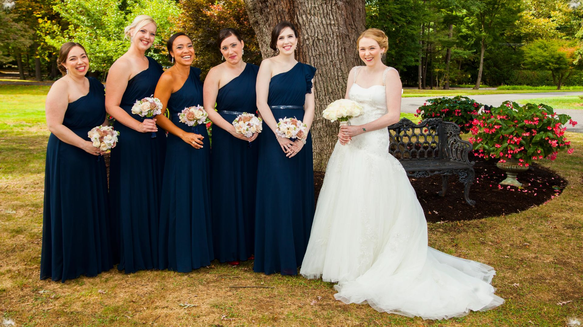 how to accessorize a navy blue dress for a wedding