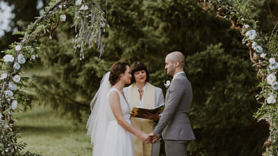 The Role of a Wedding Officiant: How to Become One and What It Involves