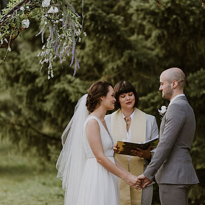 The Role of a Wedding Officiant: How to Become One and What It Involves